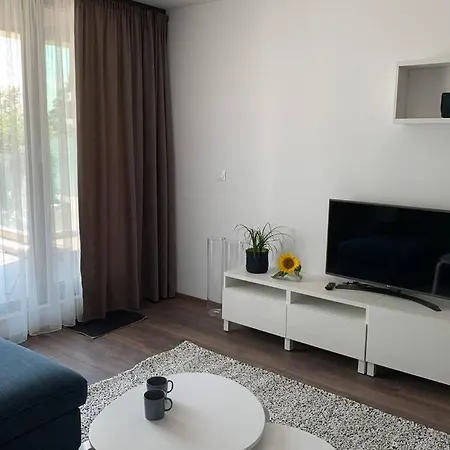 아파트 2 Bedroom Across The Sea Garden - Brand New, Parking 바르나