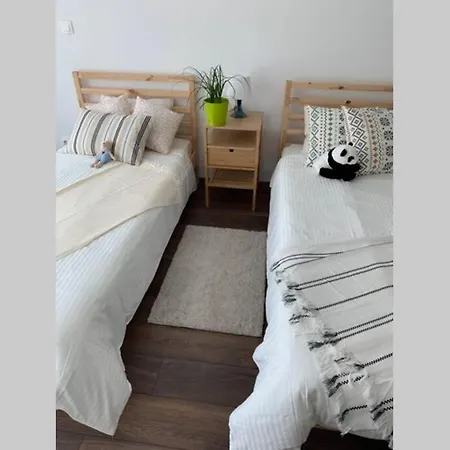 아파트 2 Bedroom Across The Sea Garden - Brand New, Parking