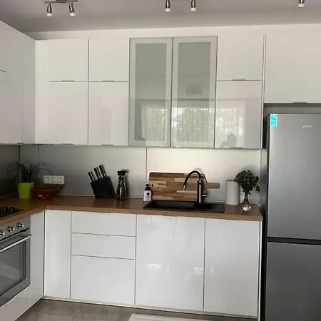아파트 2 Bedroom Across The Sea Garden - Brand New, Parking 바르나