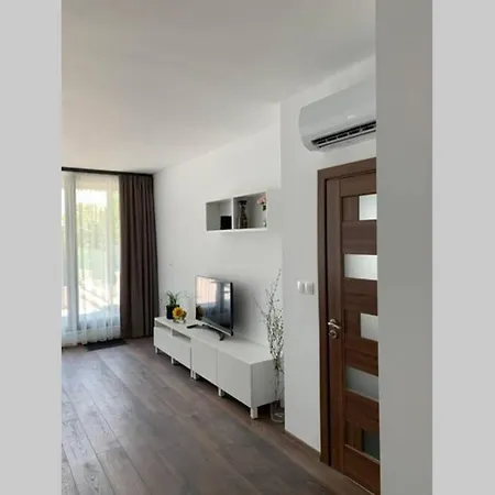 2 Bedroom Across The Sea Garden - Brand New, Parking * 바르나