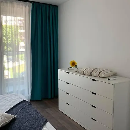 2 Bedroom Across The Sea Garden - Brand New, Parking * 바르나