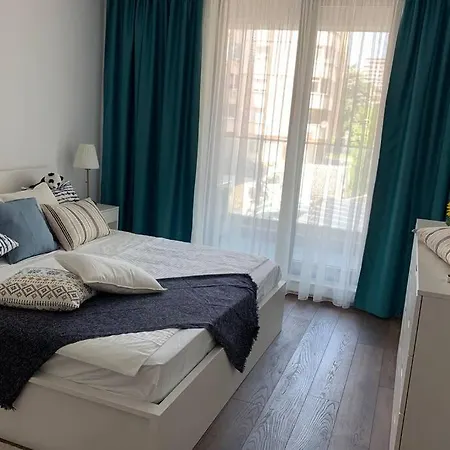 아파트 2 Bedroom Across The Sea Garden - Brand New, Parking *