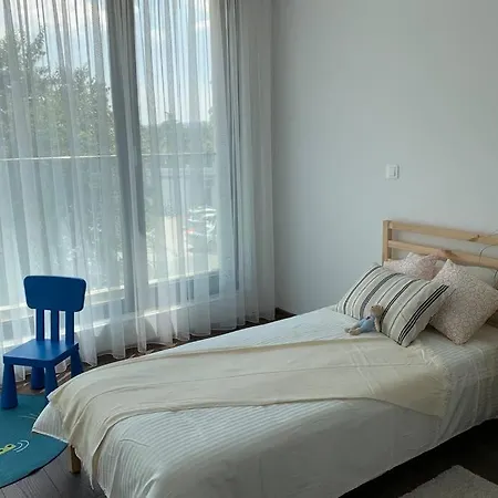 2 Bedroom Across The Sea Garden - Brand New, Parking * 바르나