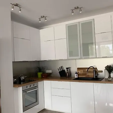 2 Bedroom Across The Sea Garden - Brand New, Parking * 바르나