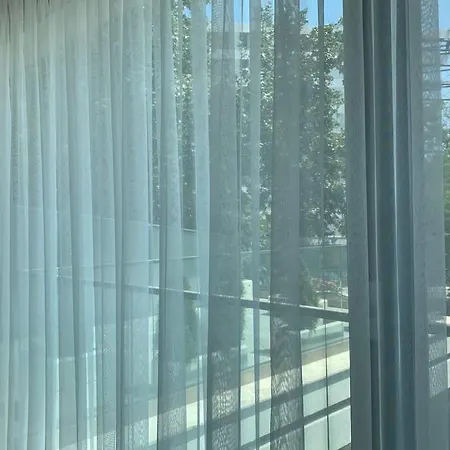 2 Bedroom Across The Sea Garden - Brand New, Parking 아파트 바르나