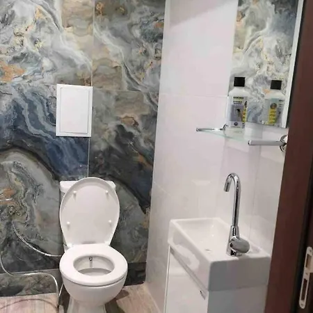 아파트 2 Bedroom Across The Sea Garden - Brand New, Parking 바르나